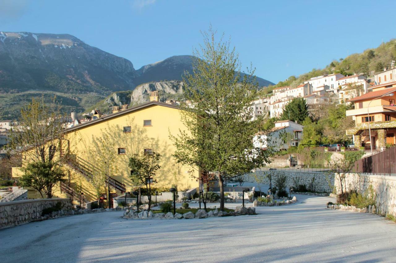 4Flats In Orto Di Venanzio Apartment Barrea Luaran gambar